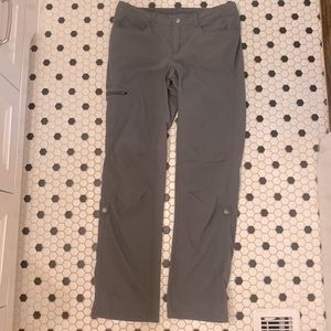 Patagonia sz 8 women’s hiking pant side leg zipper pocket, roll up leg w/ snaps